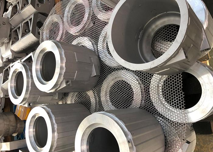 合金鑄造(zào)澆入型腔冷卻(que)到室溫要經曆(lì)三個階段